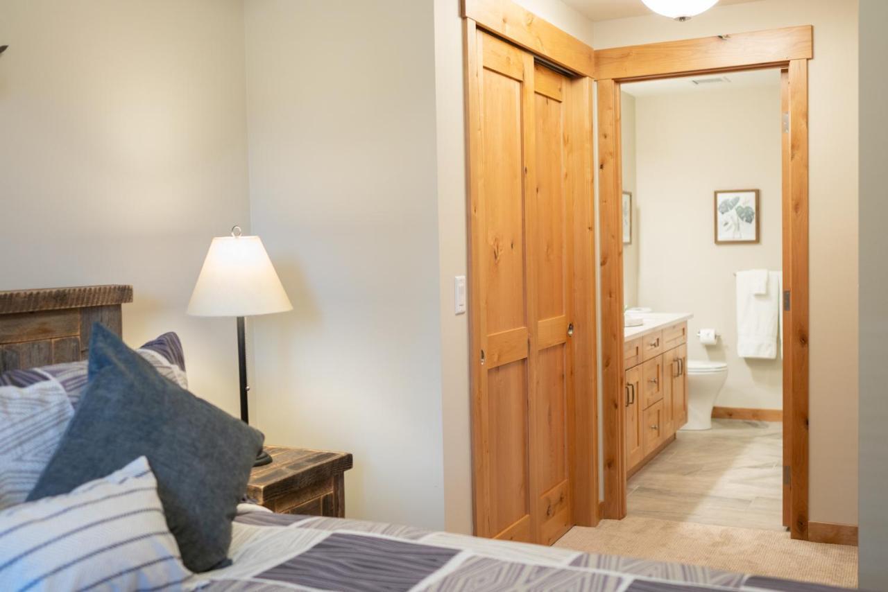 Spring Creek Luxury King One Bedroom At White Spruce Lodge Canmore Exterior photo