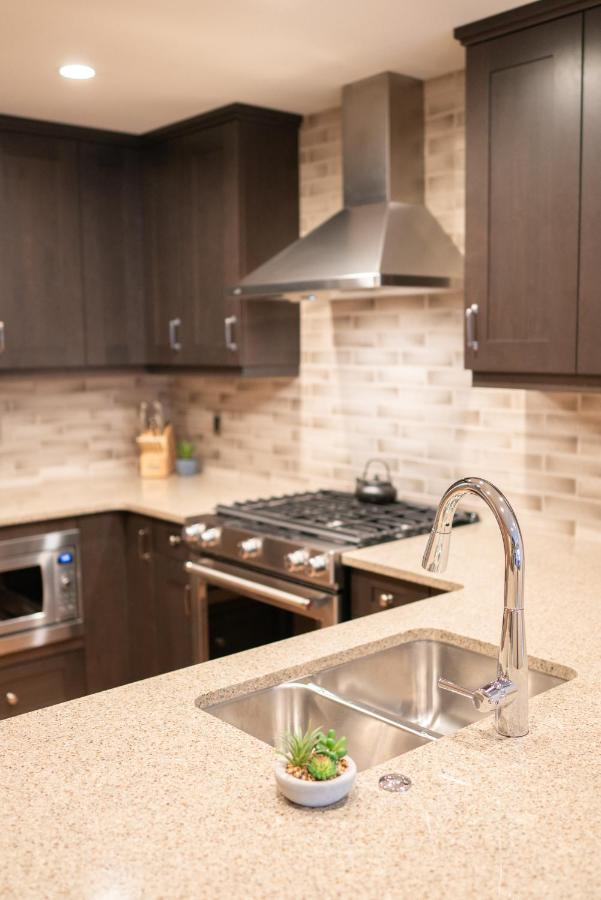 Spring Creek Luxury King One Bedroom At White Spruce Lodge Canmore Exterior photo