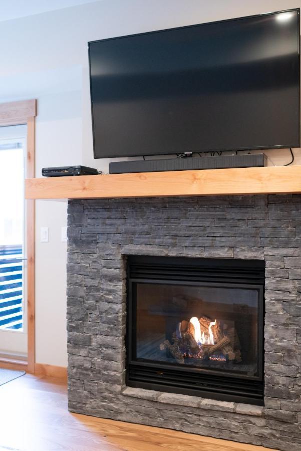 Spring Creek Luxury King One Bedroom At White Spruce Lodge Canmore Exterior photo