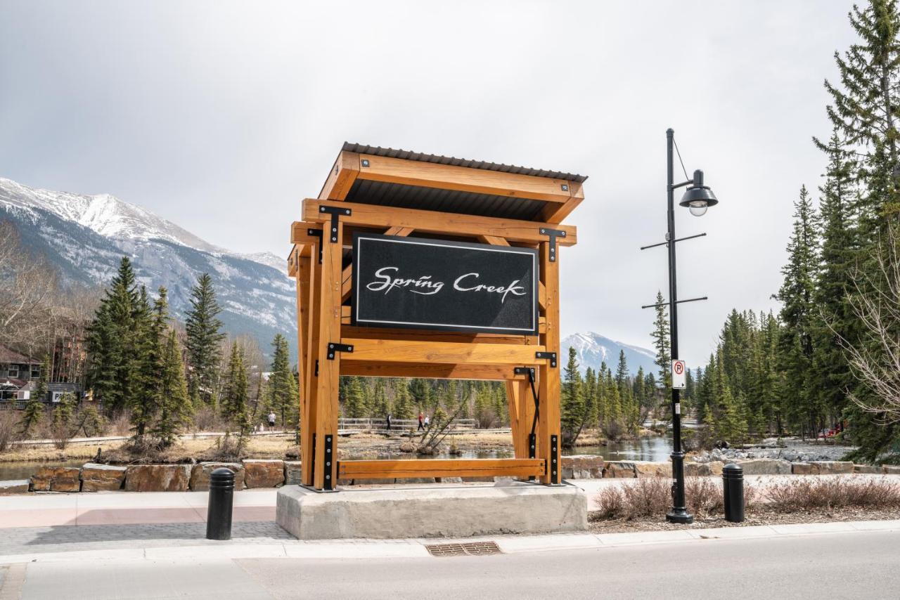 Spring Creek Luxury King One Bedroom At White Spruce Lodge Canmore Exterior photo