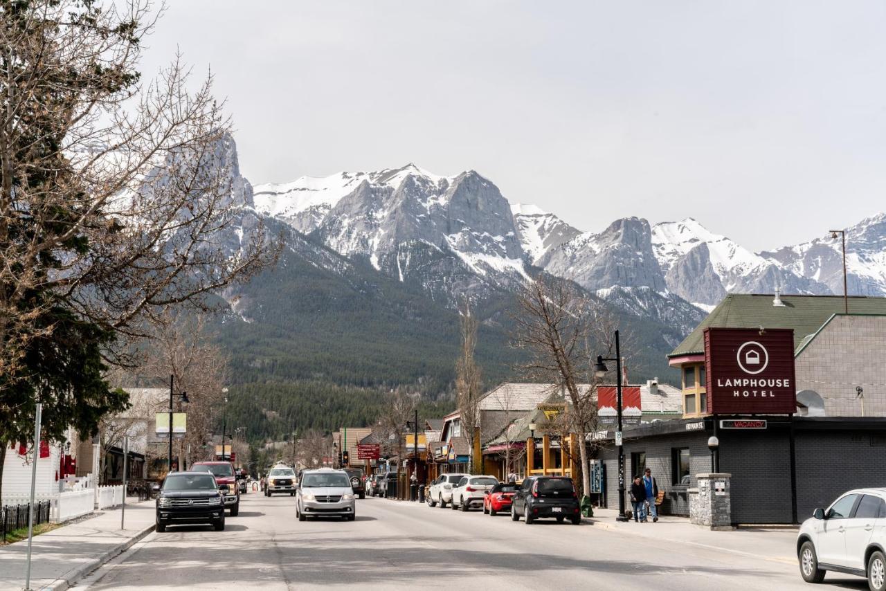 Spring Creek Luxury King One Bedroom At White Spruce Lodge Canmore Exterior photo
