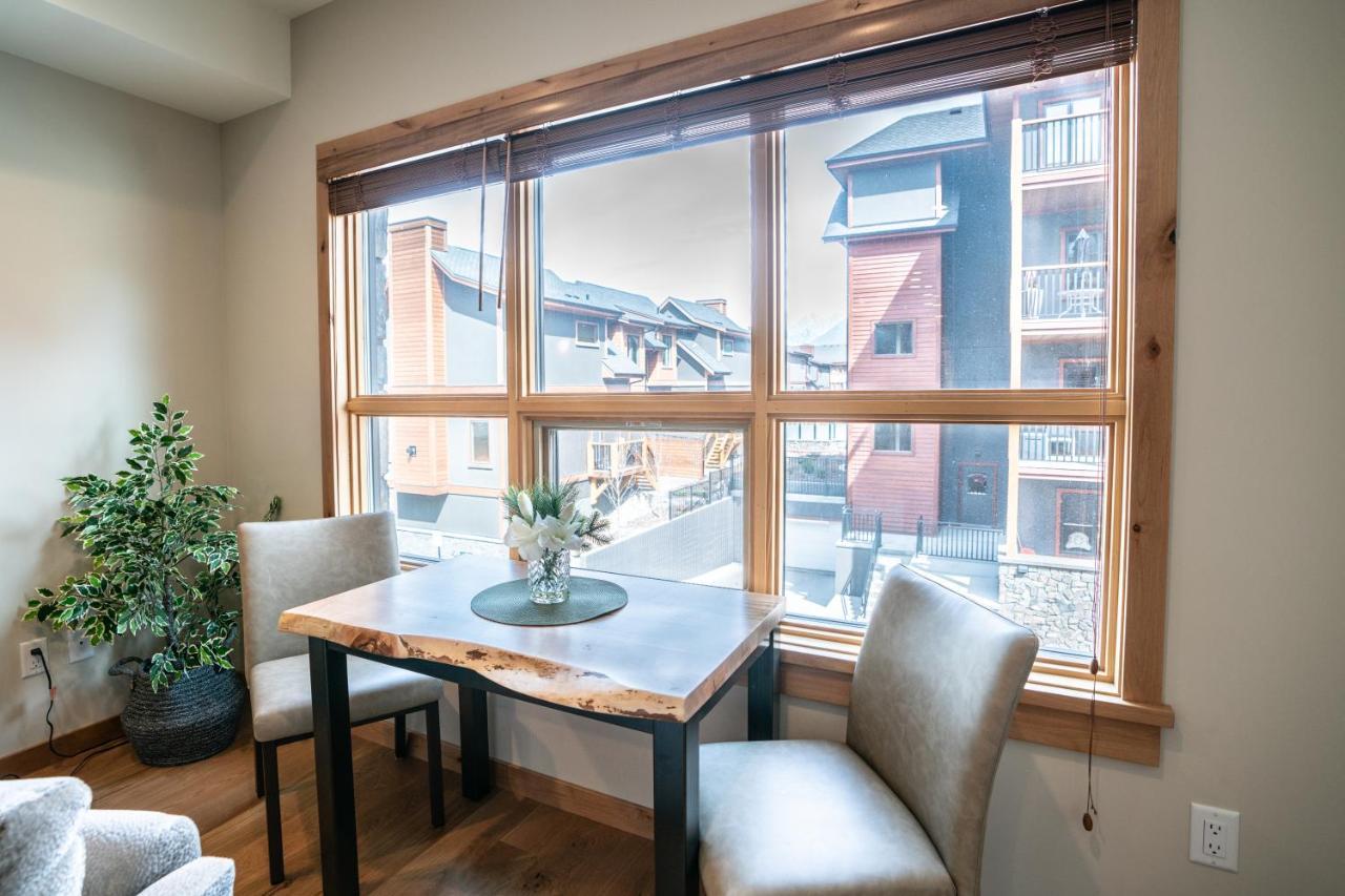 Spring Creek Luxury King One Bedroom At White Spruce Lodge Canmore Exterior photo